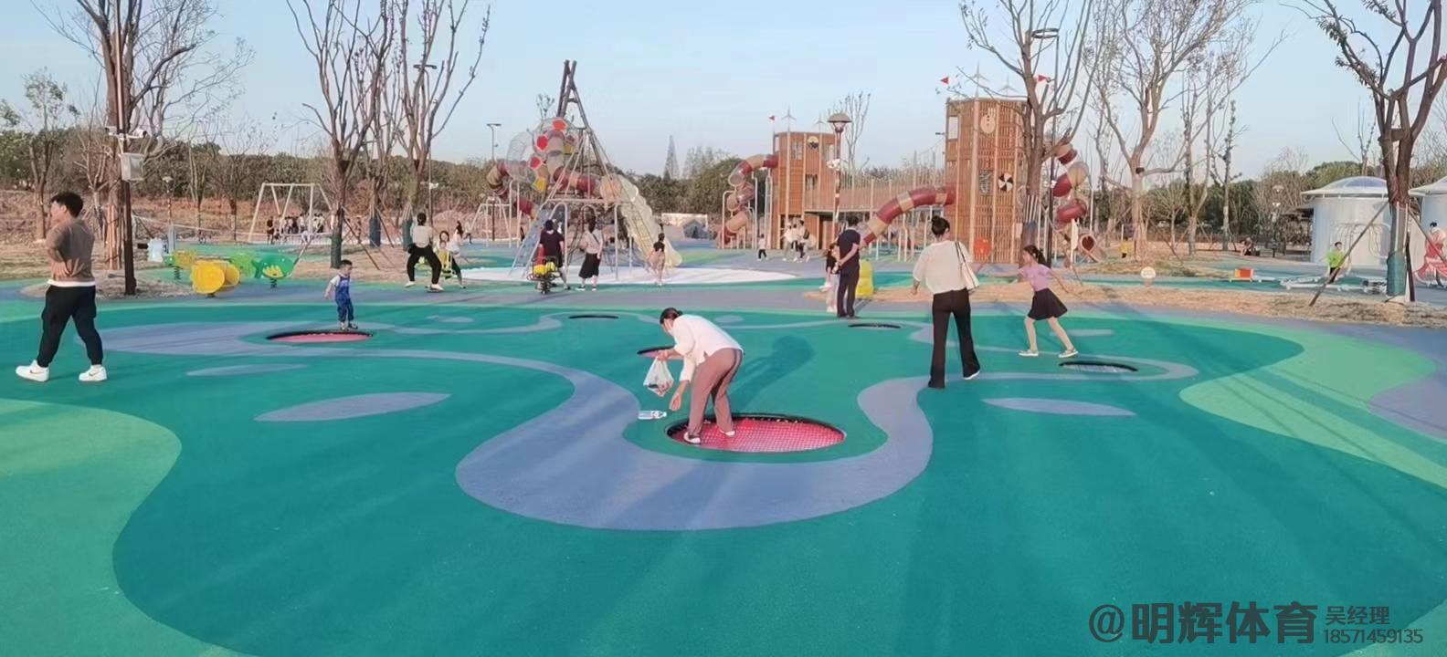 桑日公园跑道是用什么材料做成的